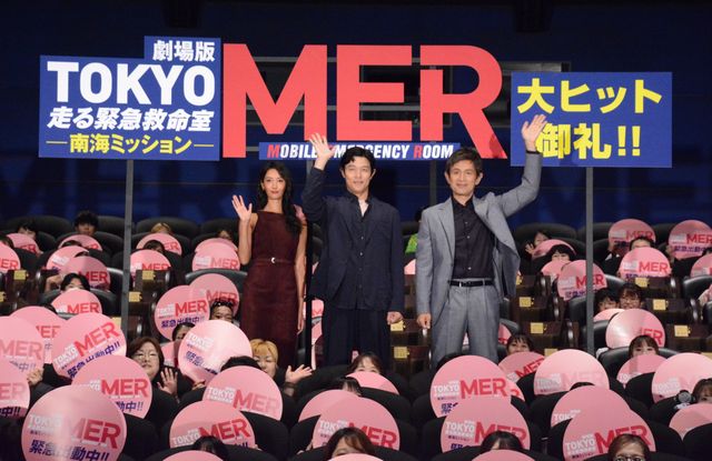 鈴木亮平、江口洋介、菜々緒の神ファンサ！『劇場版TOKYO MER～走る緊急救命室～南海ミッション』舞台あいさつ（14枚目）