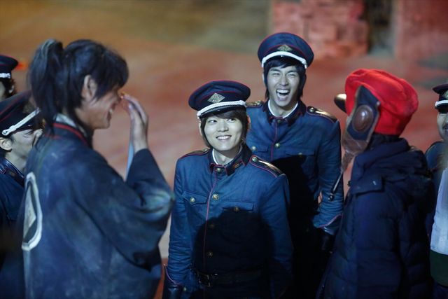 福士蒼汰、古川雄輝らがこんな笑顔に！映画『曇天に笑う』撮影現場より（6枚目）