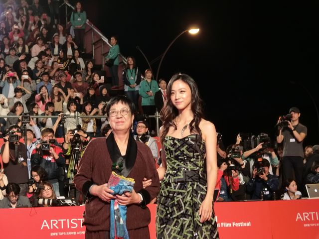 今年はドレスが地味に!?釜山国際映画祭レッドカーペットフォトギャラリー（4枚目）