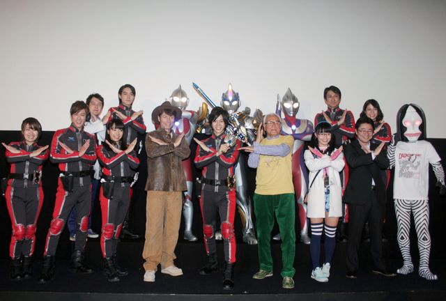 新旧キャストそろって決めポーズ！『劇場版　ウルトラマンX きたぞ！われらのウルトラマン』イベントフォトギャラリー：フォトギャラリー