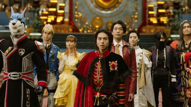 「デカレンジャー」ドギー・クルーガーがリタと協力！「王様戦隊キングオージャー IN SPACE」場面写真（2枚目）