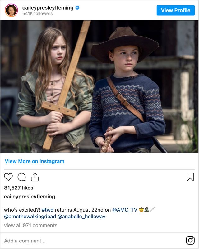 シーズン10より大人っぽくなったジュディス（右） - 画像はケイリー・フレミング公式Instagramのスクリーンショット