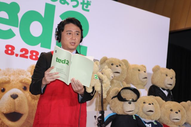 こじはるのエプロン姿が「エロい」？『テッド2』公開アフレコ フォトギャラリー（4枚目）