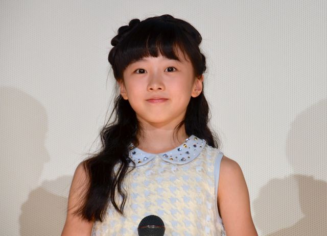 本田望結、赤いポストに「天国へ届けたい手紙」を投函『ポプラの秋』初日舞台あいさつフォトギャラリー（3枚目）