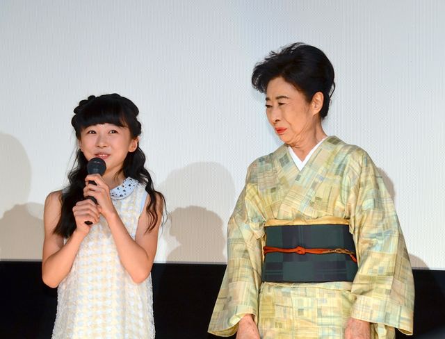 本田望結、赤いポストに「天国へ届けたい手紙」を投函『ポプラの秋』初日舞台あいさつフォトギャラリー（4枚目）