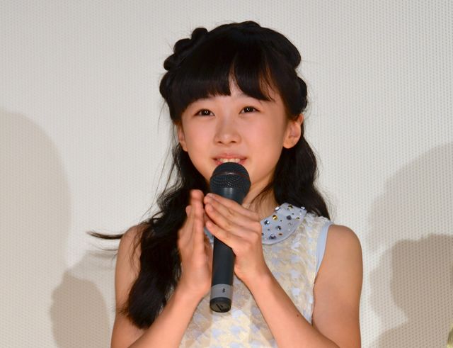 本田望結、赤いポストに「天国へ届けたい手紙」を投函『ポプラの秋』初日舞台あいさつフォトギャラリー（8枚目）