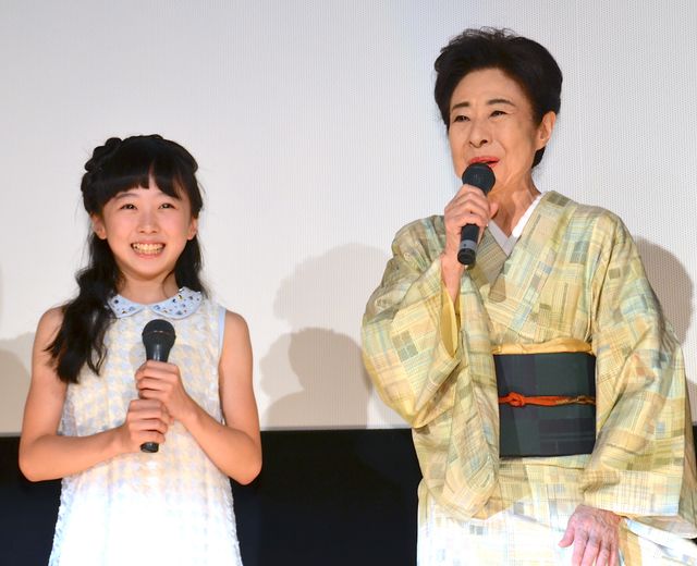 本田望結、赤いポストに「天国へ届けたい手紙」を投函『ポプラの秋』初日舞台あいさつフォトギャラリー（10枚目）