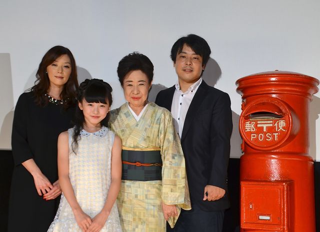 本田望結、赤いポストに「天国へ届けたい手紙」を投函『ポプラの秋』初日舞台あいさつフォトギャラリー（12枚目）