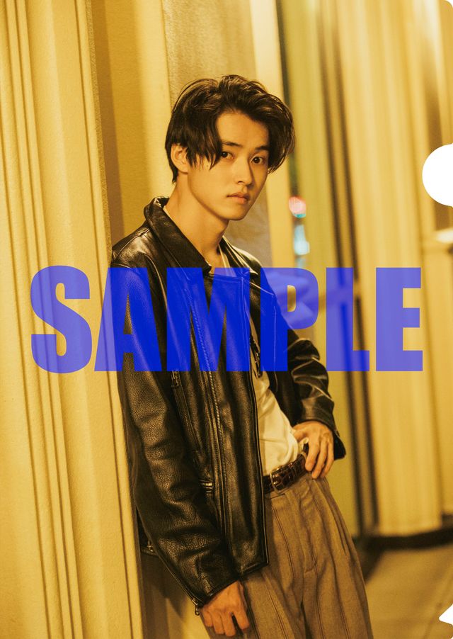 山崎賢人、自身初のオリジナルグッズが発売！写真集「KENTO YAMAZAKI」パネル展（4枚目）