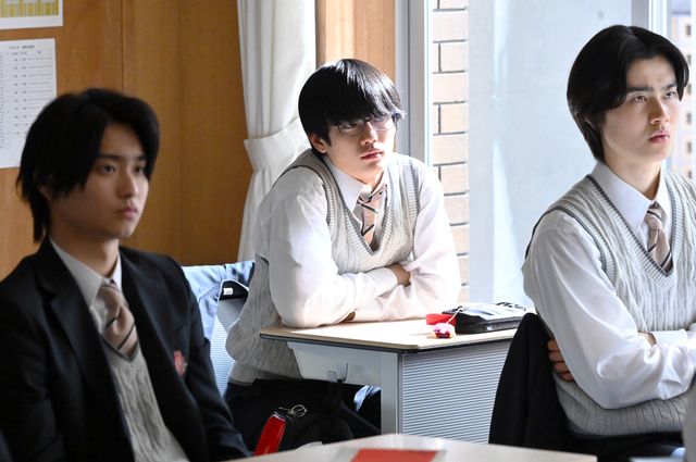 「御上先生」退学処分の椎葉、3年2組が思いもよらぬ行動に…第7話場面写真（28枚目）