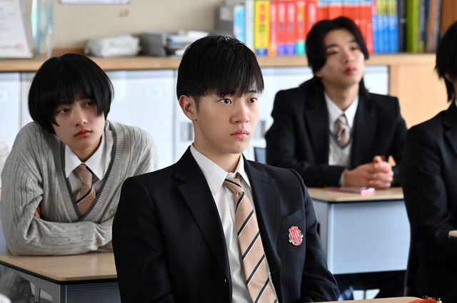 「御上先生」退学処分の椎葉、3年2組が思いもよらぬ行動に…第7話場面写真（33枚目）