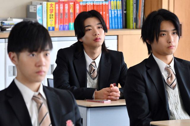 「御上先生」退学処分の椎葉、3年2組が思いもよらぬ行動に…第7話場面写真（34枚目）