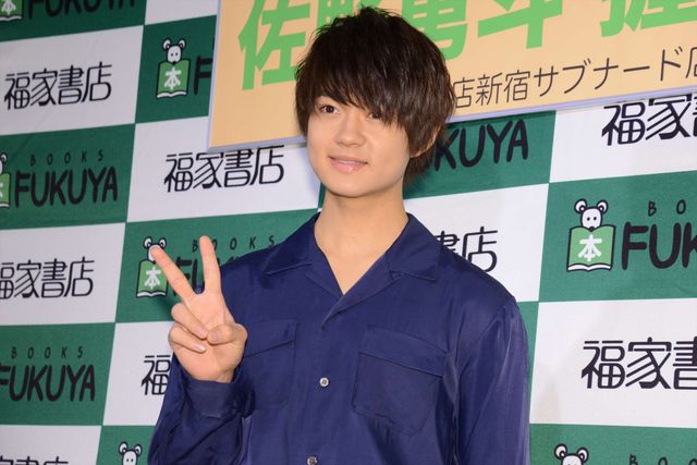 佐野勇斗、ヘアバンド姿の写真がお気に入り！（10枚目）