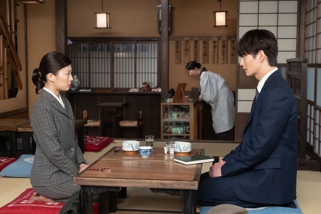 優未（竹澤咲子）を見つめる寅子（伊藤沙莉）…「虎に翼」第68回の場面写真（4枚目）