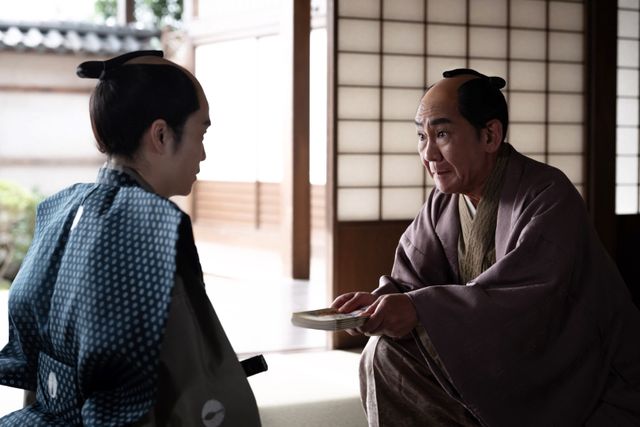 豆腐の角に頭をぶつけて…恋川春町（岡山天音）の壮絶な最期「べらぼう」第36回場面写真（5枚目）