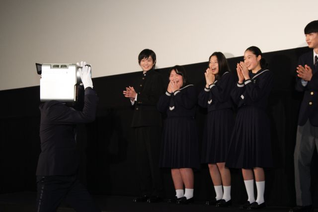 『ソロモンの偽証』中学生キャスト、カメラ男とパトランプ男に役者として感銘!?　画像ギャラリー：フォトギャラリー