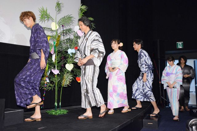 笑いが止まらない広瀬アリス、どうした!?　豪華キャスト勢ぞろいの浴衣姿！（24枚目）