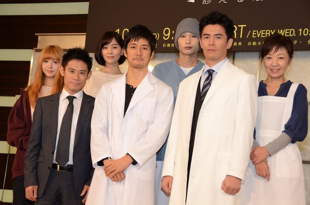 西島秀俊、伊藤英明らが白衣で登場！「無痛～診える眼～」製作発表会見フォトギャラリー：フォトギャラリー