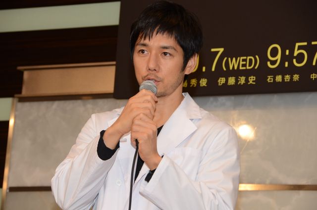 西島秀俊、伊藤英明らが白衣で登場！「無痛～診える眼～」製作発表会見フォトギャラリー（2枚目）