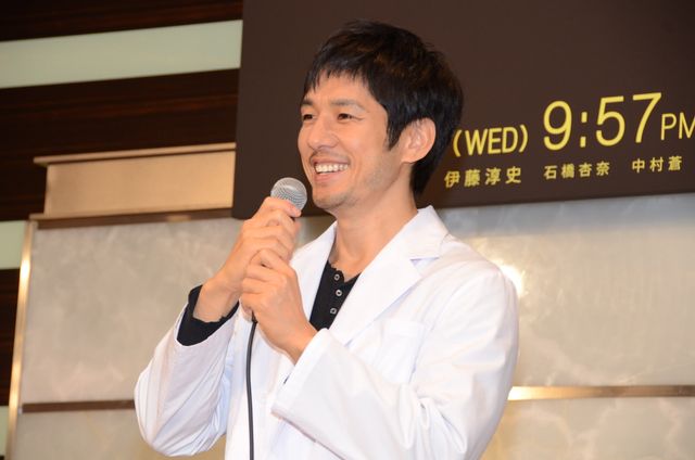 西島秀俊、伊藤英明らが白衣で登場！「無痛～診える眼～」製作発表会見フォトギャラリー（4枚目）