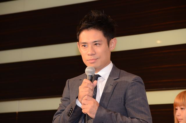 西島秀俊、伊藤英明らが白衣で登場！「無痛～診える眼～」製作発表会見フォトギャラリー（6枚目）