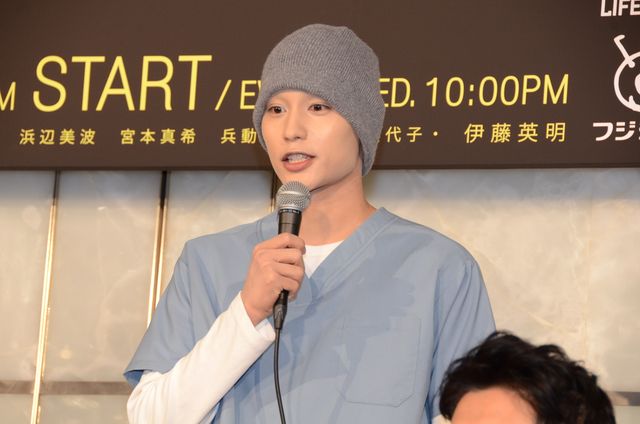 西島秀俊、伊藤英明らが白衣で登場！「無痛～診える眼～」製作発表会見フォトギャラリー（9枚目）