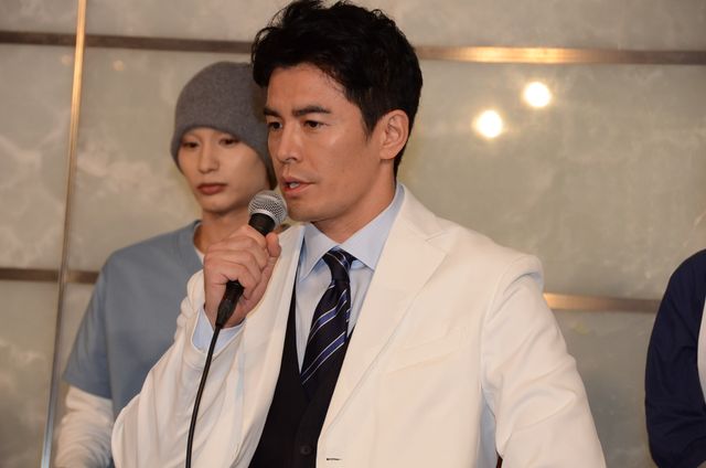 西島秀俊、伊藤英明らが白衣で登場！「無痛～診える眼～」製作発表会見フォトギャラリー（13枚目）