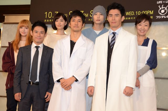 西島秀俊、伊藤英明らが白衣で登場！「無痛～診える眼～」製作発表会見フォトギャラリー（16枚目）