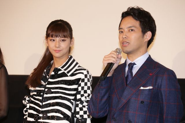 胸の谷間＆美脚を大胆披露！西内まりやフォトギャラリー（4枚目）