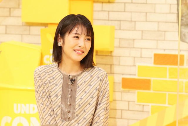 浜辺美波、ギャル姿でチョリーッス！「ただ今、コント中。」（3枚目）