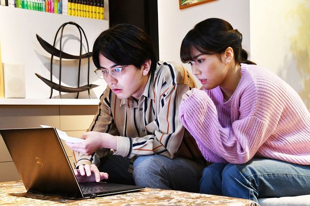 山本千尋、瀬戸利樹にバックハグされる！「主夫メゾン」第5話場面カット（2枚目）