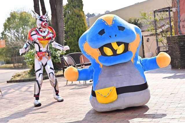 黒いアギレラ登場！「仮面ライダージャンヌ＆仮面ライダーアギレラ　withガールズリミックス」（2枚目）