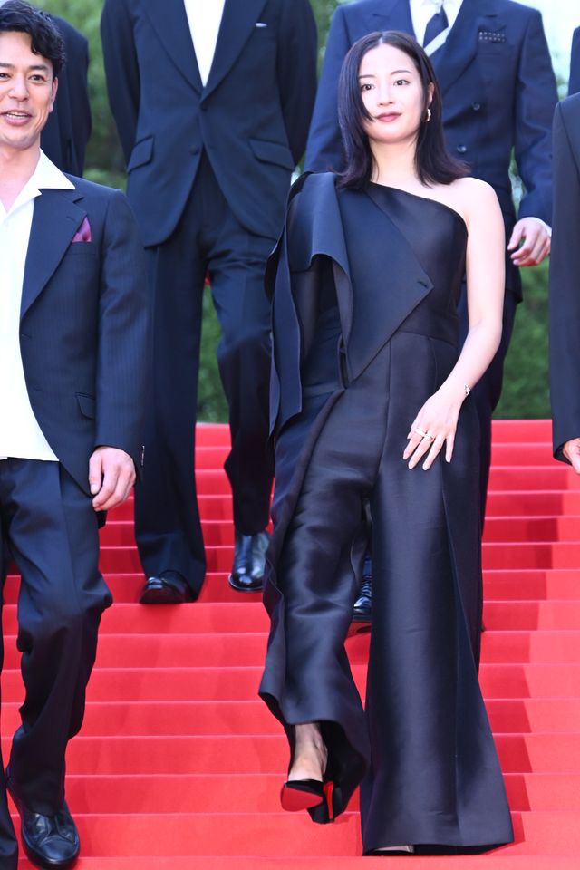 妻夫木聡が自撮り！広瀬すず、窪田正孝、永山瑛太らと『宝島』レッドカーペット登壇（8枚目）