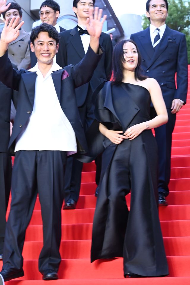 妻夫木聡が自撮り！広瀬すず、窪田正孝、永山瑛太らと『宝島』レッドカーペット登壇（12枚目）