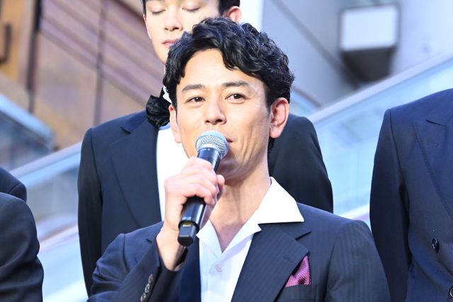 妻夫木聡が自撮り！広瀬すず、窪田正孝、永山瑛太らと『宝島』レッドカーペット登壇（13枚目）