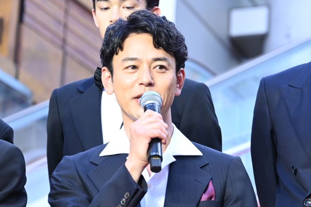 妻夫木聡が自撮り！広瀬すず、窪田正孝、永山瑛太らと『宝島』レッドカーペット登壇（15枚目）