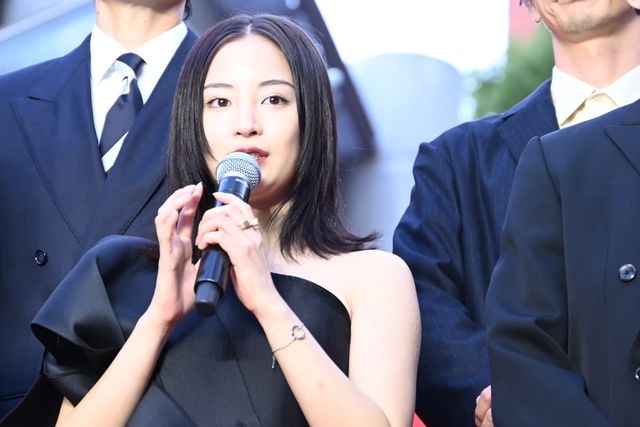 妻夫木聡が自撮り！広瀬すず、窪田正孝、永山瑛太らと『宝島』レッドカーペット登壇（18枚目）