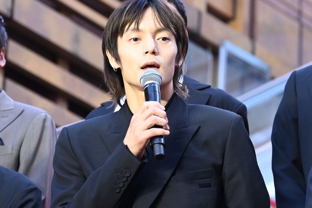 妻夫木聡が自撮り！広瀬すず、窪田正孝、永山瑛太らと『宝島』レッドカーペット登壇（22枚目）