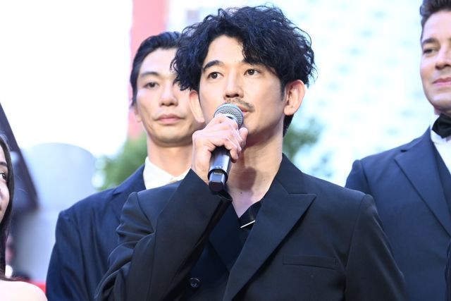 妻夫木聡が自撮り！広瀬すず、窪田正孝、永山瑛太らと『宝島』レッドカーペット登壇（27枚目）