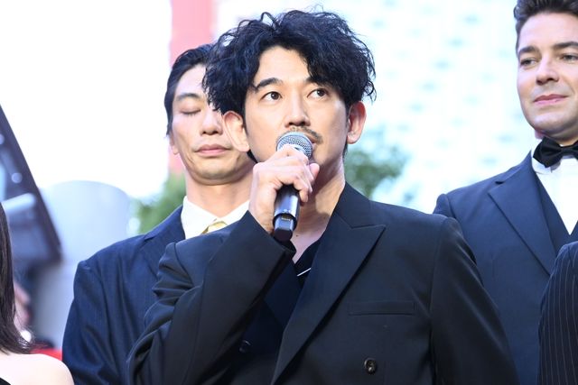 妻夫木聡が自撮り！広瀬すず、窪田正孝、永山瑛太らと『宝島』レッドカーペット登壇（29枚目）