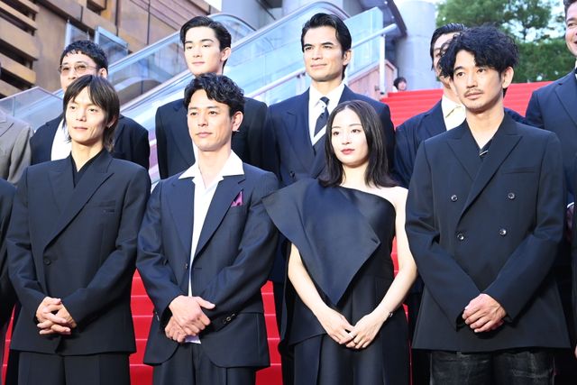 妻夫木聡が自撮り！広瀬すず、窪田正孝、永山瑛太らと『宝島』レッドカーペット登壇（39枚目）