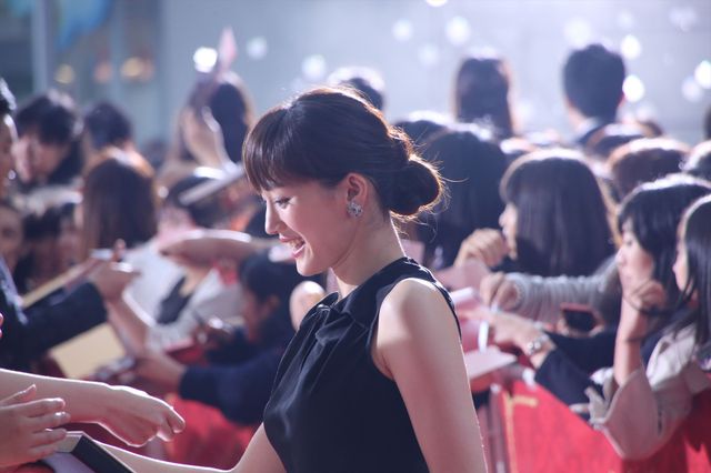 綾瀬はるか、斎藤工、水原希子、間宮祥太朗らがドレスアップしてリムジンで登場！映画『高台家の人々』レセプションパーティーフォトギャラリー（14枚目）