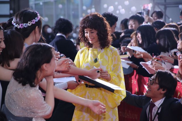 綾瀬はるか、斎藤工、水原希子、間宮祥太朗らがドレスアップしてリムジンで登場！映画『高台家の人々』レセプションパーティーフォトギャラリー（19枚目）