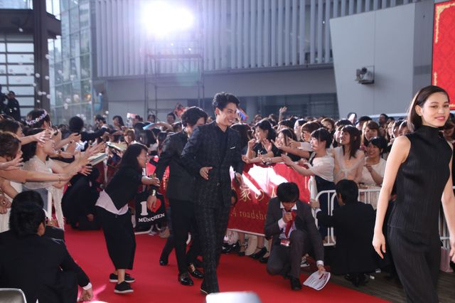 綾瀬はるか、斎藤工、水原希子、間宮祥太朗らがドレスアップしてリムジンで登場！映画『高台家の人々』レセプションパーティーフォトギャラリー（24枚目）