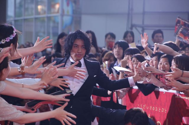 綾瀬はるか、斎藤工、水原希子、間宮祥太朗らがドレスアップしてリムジンで登場！映画『高台家の人々』レセプションパーティーフォトギャラリー（26枚目）