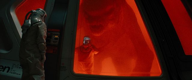 背後からDレックスが…『ジュラシック・ワールド／復活の大地』冒頭シーン