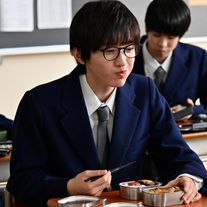 道枝駿佑のもぐもぐショット!『461個のおべんとう』場面写真