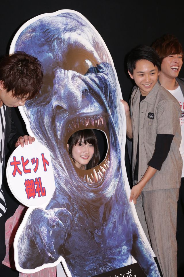 入山杏奈、ギブスはそのままも、初主演映画の舞台あいさつで元気な姿　画像ギャラリー（4枚目）