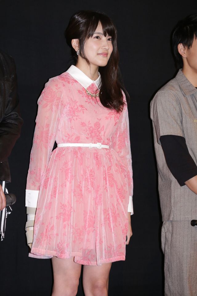 入山杏奈、ギブスはそのままも、初主演映画の舞台あいさつで元気な姿　画像ギャラリー（8枚目）