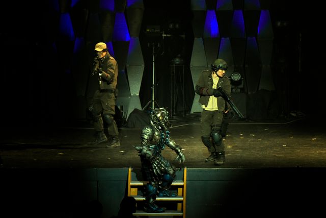 「仮面ライダーアマゾンズ」谷口賢志が生卵食いも生披露！フォトギャラリー（10枚目）